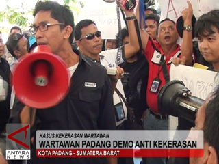 Wartawan Padang Demo Anti Kekerasan