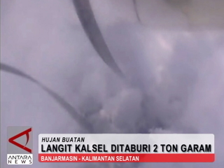 Langit Kalsel Ditaburi 2 Ton Garam 