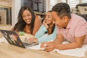 Kiat orang tua berperan sebagai pendidik anak di era digital