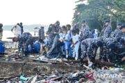Kodaeral IX Ambon aksi bersih pantai Teluk Ambon sebagai implementasi gerakan ASRI