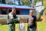 Satgas Yonif 511/DY salurkan paket bahan pokok kepada warga Tiom Lanny Jaya