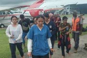 Sembilan guru-perawat di Korowai dievakuasi usai KKB tembak pesawat