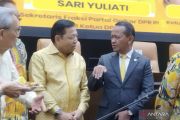 Bahlil-Setnov potong tumpeng hadiri HUT Fraksi Golkar