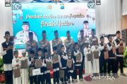 Kapolda Kalsel gandeng wartawan berbagi dengan anak yatim dan ojol