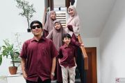 Desta dan Natasha Rizky kompak unggah foto Lebaran bersama anak