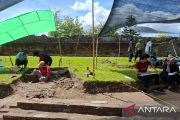 Arkeolog temukan struktur bangunan dan peluru VOC di Benteng Speelwijk lewat kegiatan ekskavasi