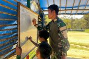 Satgas Yonif 511 mengajar anak SD di Kampung Tima Lanny Jaya