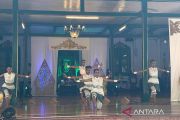 Seniman lestarikan Wayang Wong lewat mentas di Keraton Kacirebonan
