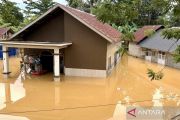 PDAM distribusi air bersih untuk 126 KK terdampak banjir luapan Kali Wanggu di Kendari