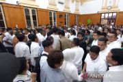 Ruang sidang diwarnai tangis haru usai empat terdakwa perkara aset PTPN divonis bebas