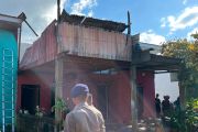 Brimob Sultra kerahkan AWC padamkan kebakaran rumah di Konsel