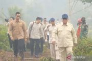 Prabowo tinjau langsung kebakaran hutan dan lahan di Kalimatan Barat