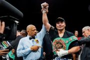 Martinez pertahankan sabuk WBC setelah TKO Planic