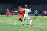 Bertahan kunci Persipura taklukkan De Red