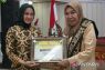 Perwosi Padang Panjang terima penghargaan Juara 1 senam Kreasi se-Sumbar