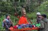 Basarnas Mamuju mengevakuasi pasutri terjebak dalam hutan selama dua hari