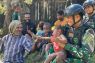 Prajurit Satgas Yonif 721/Mks pererat hubungan masyarakat Papua