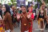 DPMD Kapuas tampilkan pakaian adat nusantara dalam Pawai Karnaval Budaya
