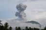 Gunung Ibu di Maluku Utara kembali semburkan abu setinggi 1.200 meter