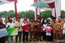 Bupati Bekasi serahkan bantuan sarpras dan jaminan sosial kepada nelayan