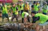 Menunaikan ibadah kurban melalui gotong royong dan kebersamaan
