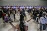 Penumpang pesawat di Bandara Juanda jelang Natal