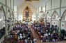 Perayaan Misa Malam Natal di Kota Kupang berjalan khidmat