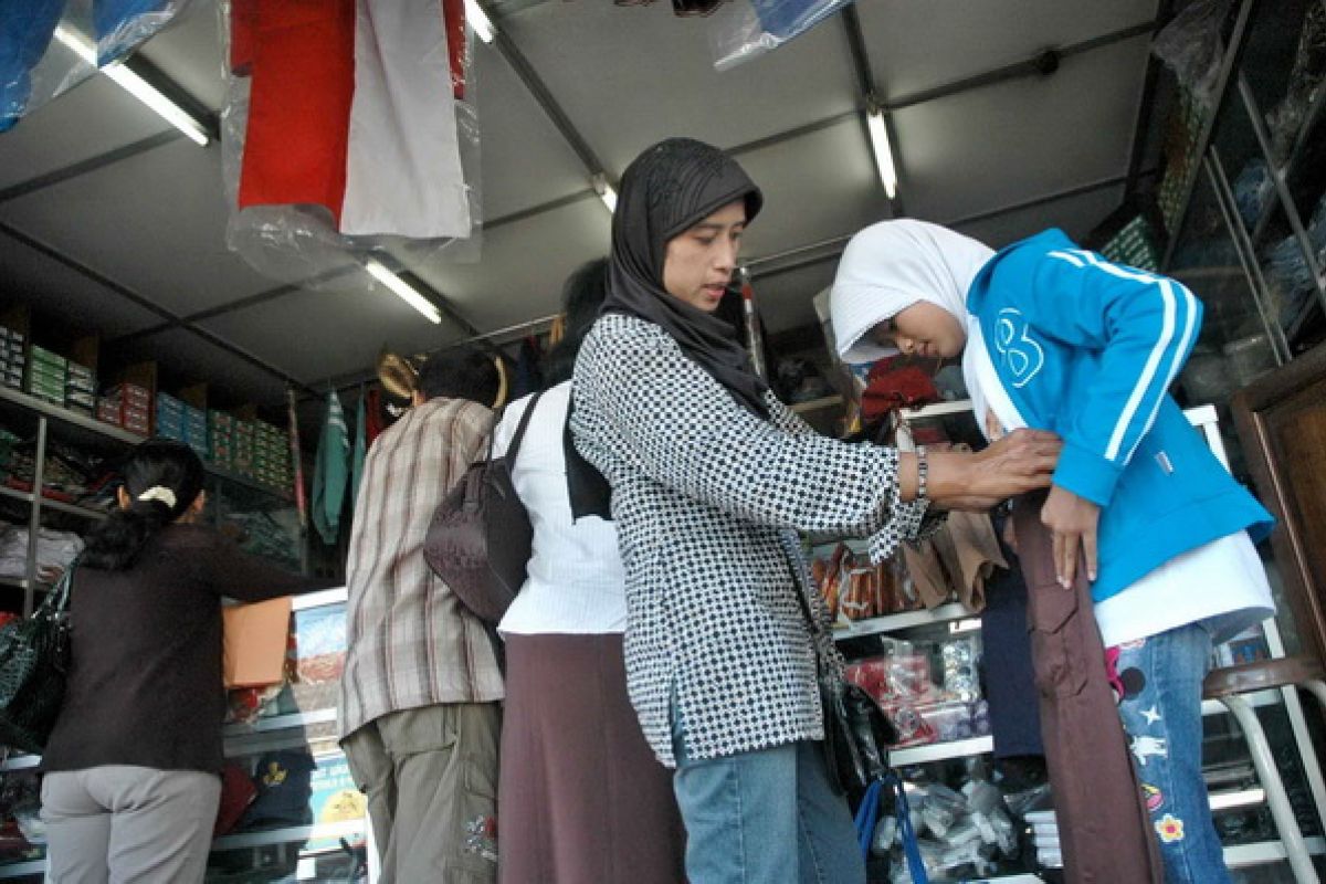 Disdik Yogyakarta melarang sekolah wajibkan siswa beli seragam