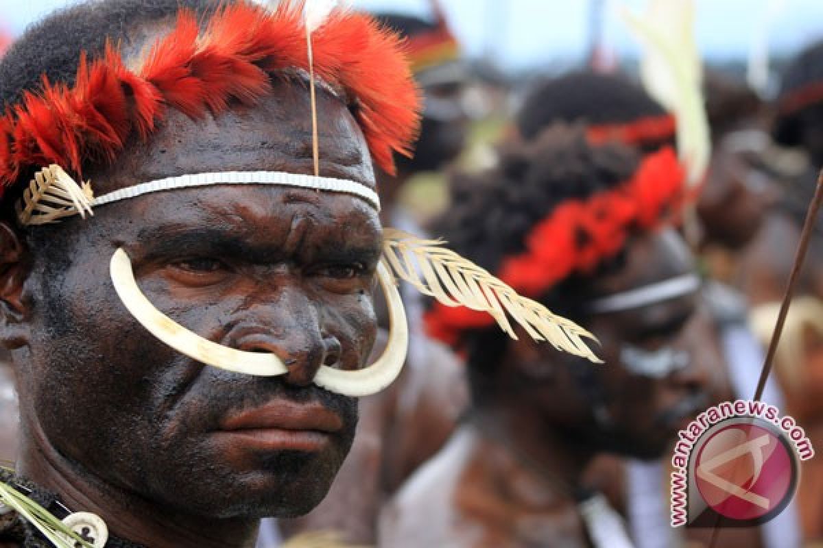 Tradisi tato Suku Moi Papua Barat mulai luntur 