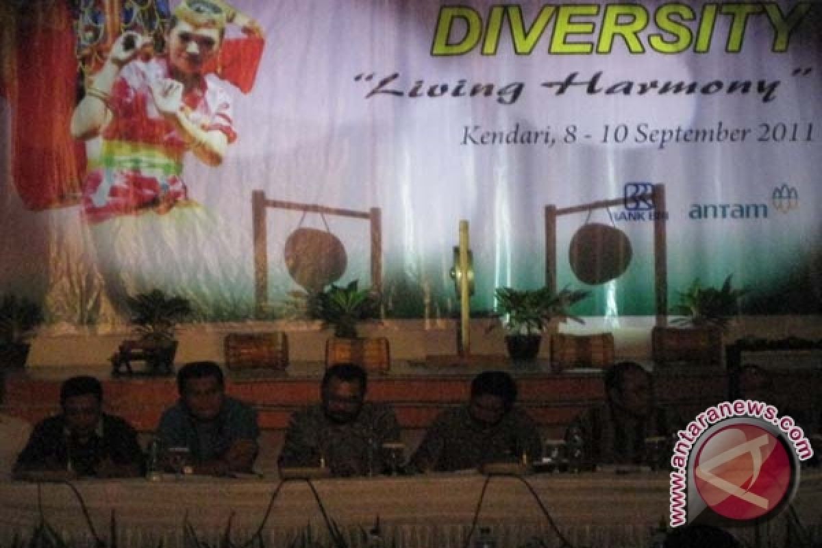 Gubernur Sultra Tutup Wokshop "Celebrating Diversity"