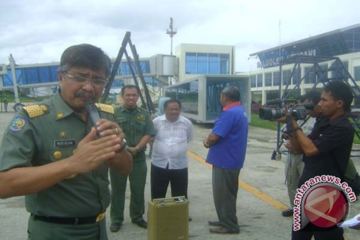 Gubernur Sultra Tinjau Pemasangan Garbarata Bandara Haluoleo