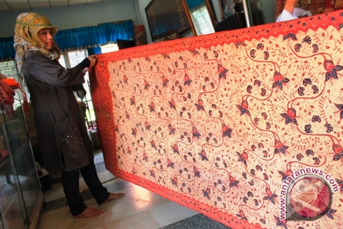 Rekor batik terpanjang akan didaftarkan ke Guinnes Book of World Record