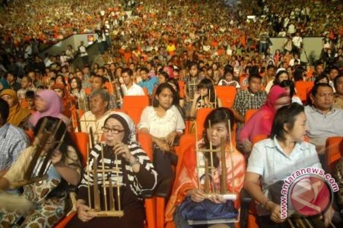 Konser angklung di kapal masuk MURI