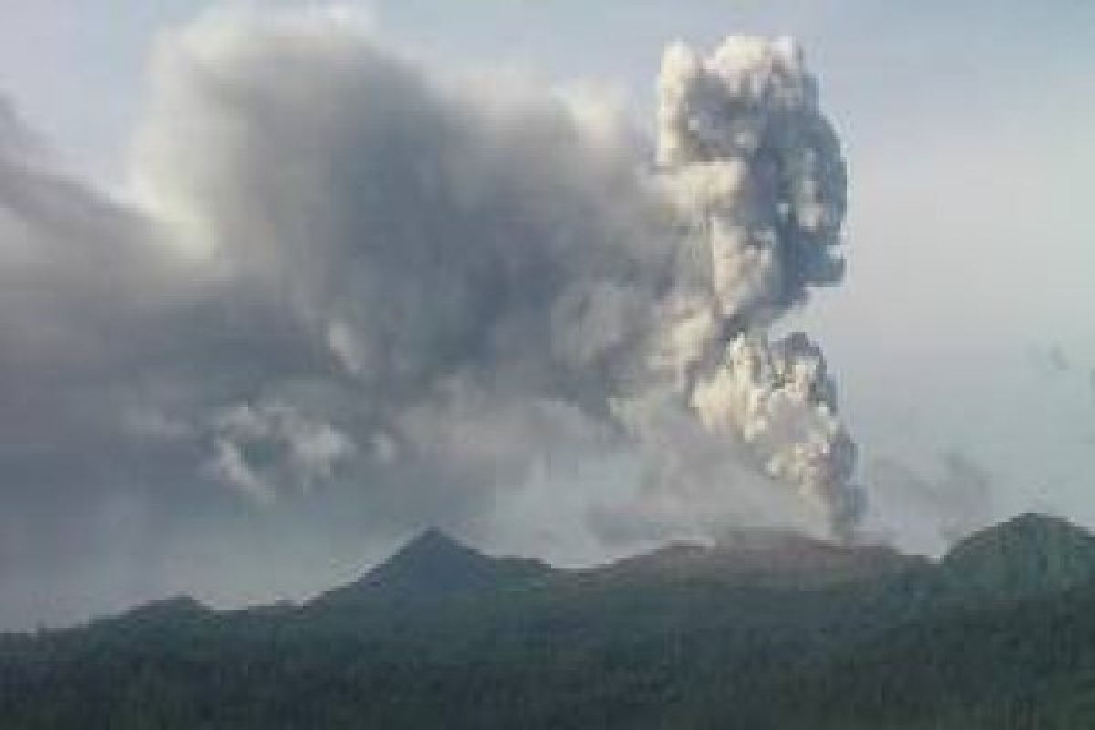 Bandara Gamarmalamo (Malut)  masih ditutup akibat erupsi gunung Dukono