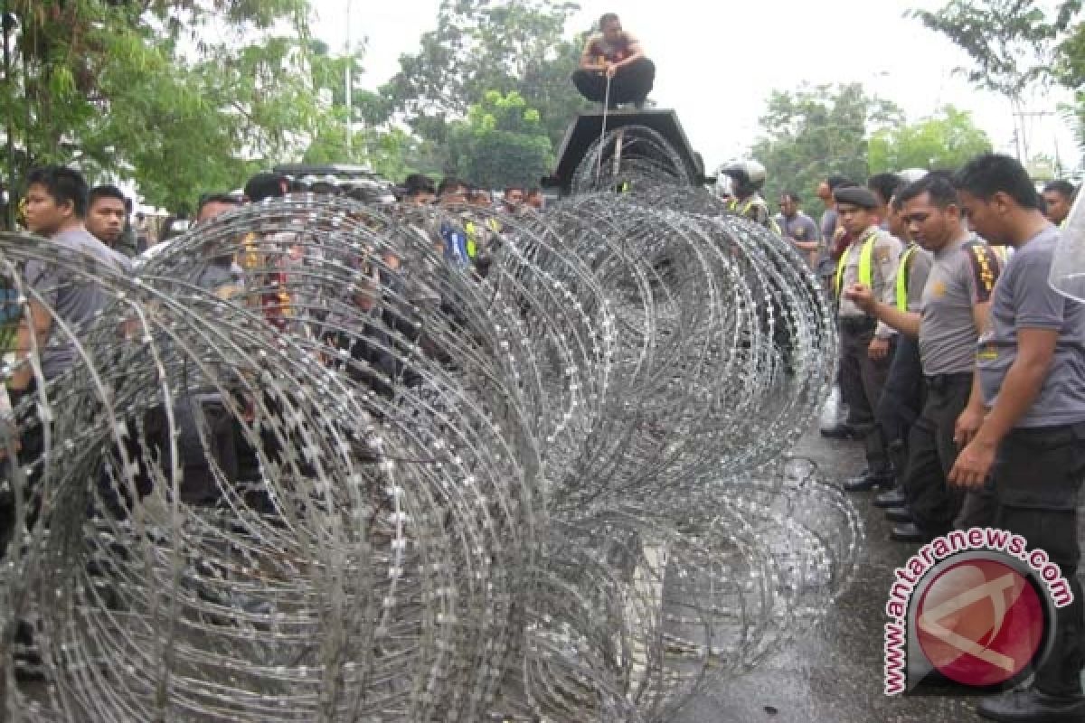 Pelantikan Bupati Kolaka Utara Dijaga Ketat