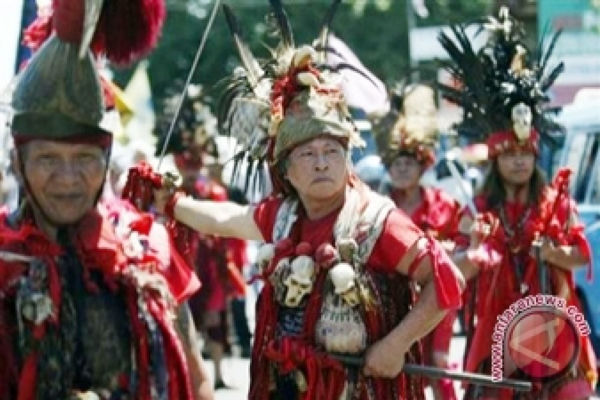 Tarian perang Minahasa Cakalele