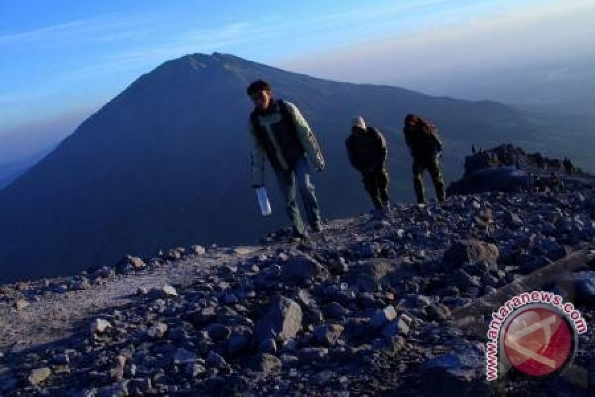 Tips melakukan pendakian gunung agar tetap aman