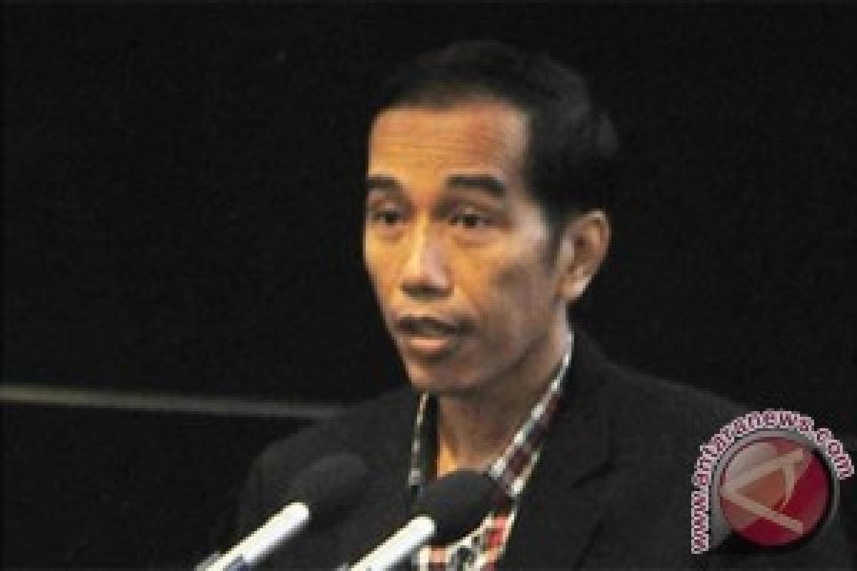 Jokowi Tinjau Arus Mudik di Terminal Solo