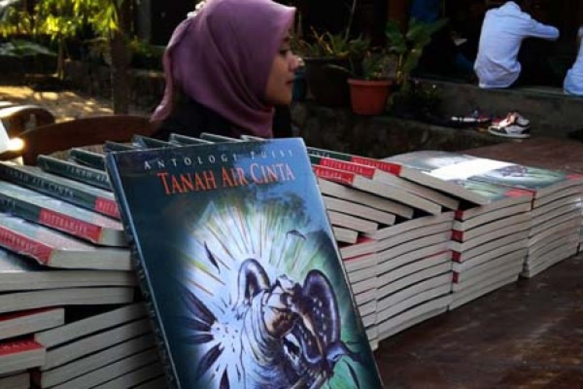 Antologi Puisi "Tanah Air Cinta" Diluncurkan