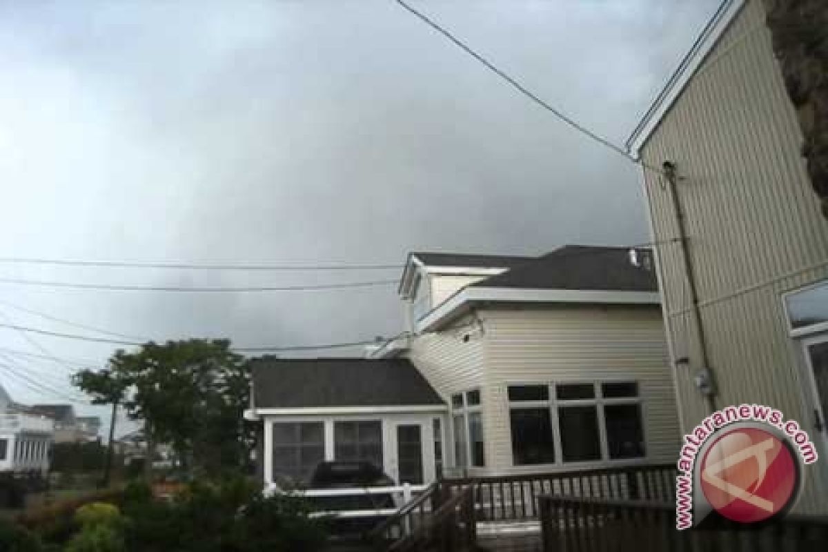  Tornado Sapu Permukiman Pantai di New York         