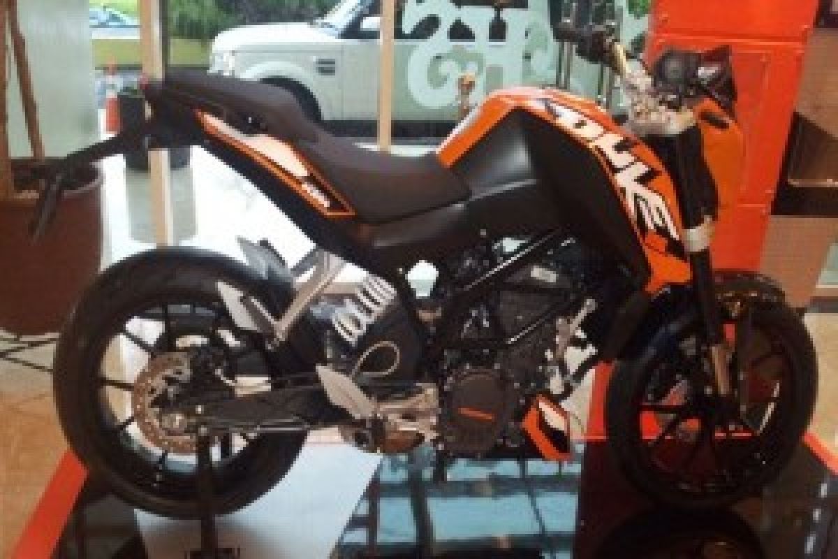 KTM Indonesia Luncurkan Motor Street Bike Duke 200