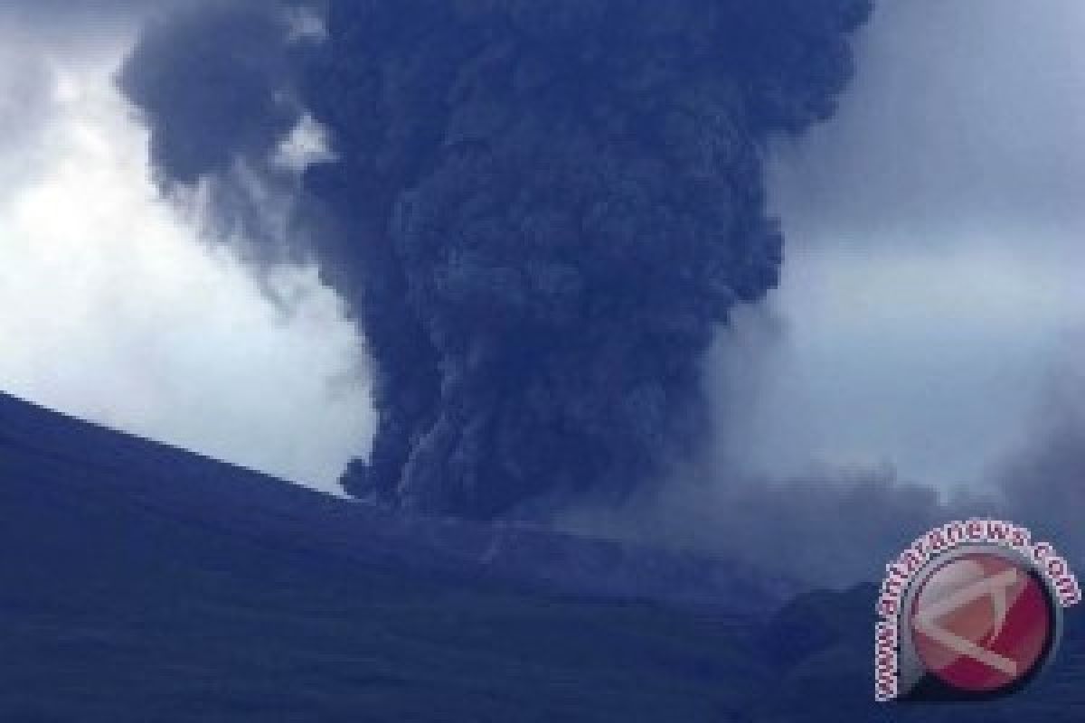 Tinggi Letusan Gunung Lokon 2.500 Meter