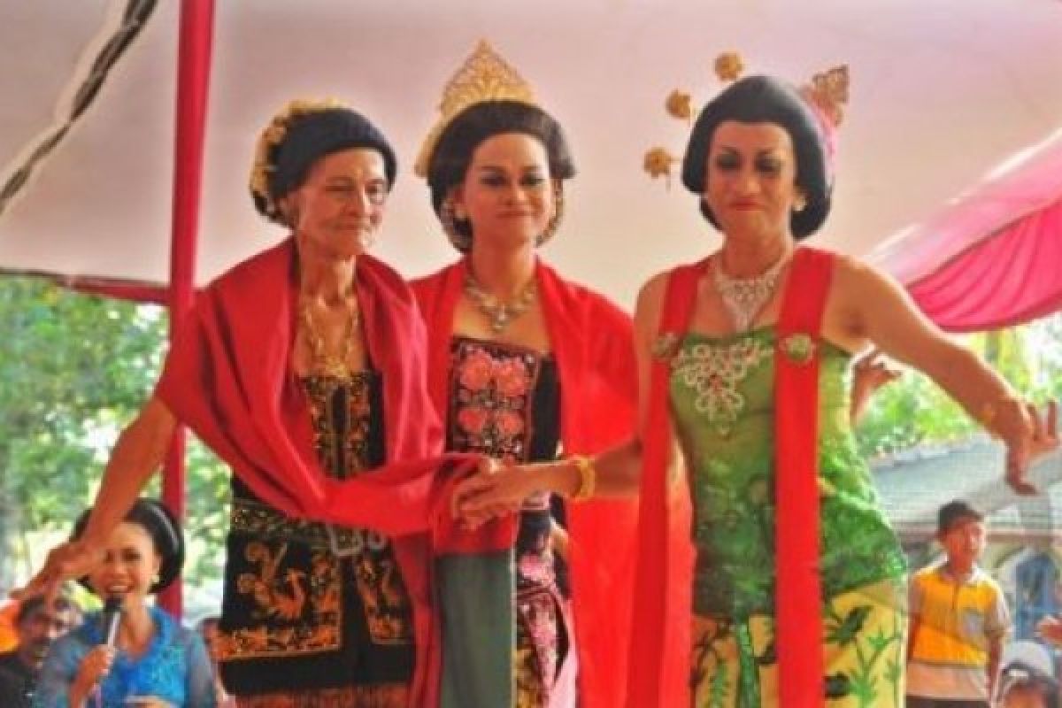 Lengger Banyumasan Budaya "Cross Gender" yang Populis