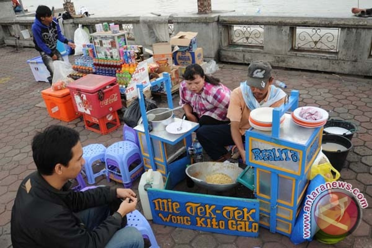 Pedagang di kawasan Kambang Iwak ditertibkan