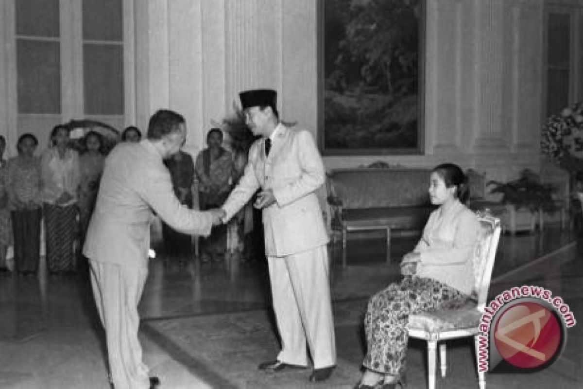  Pengagum Bung Karno Serahkan Karya Seni