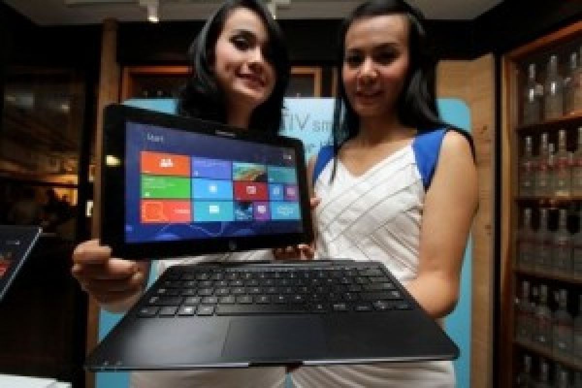 Samsung ATIV Smart PC; Laptop-Tablet Windows 8