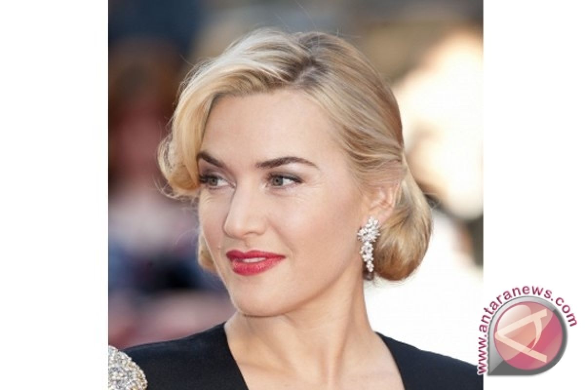  Kate Winslet menikah diam-diam