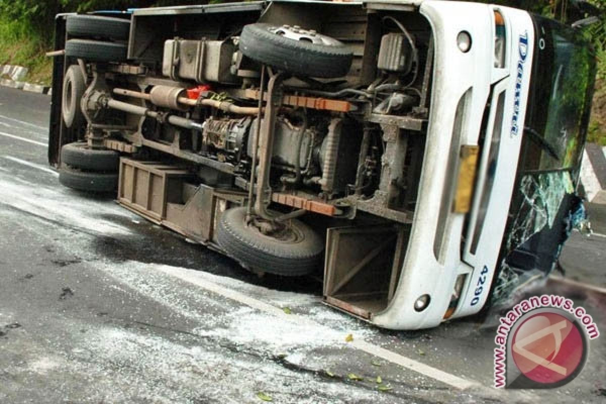 Dua Tewas Dalam Kecelakaan Bus Malaya