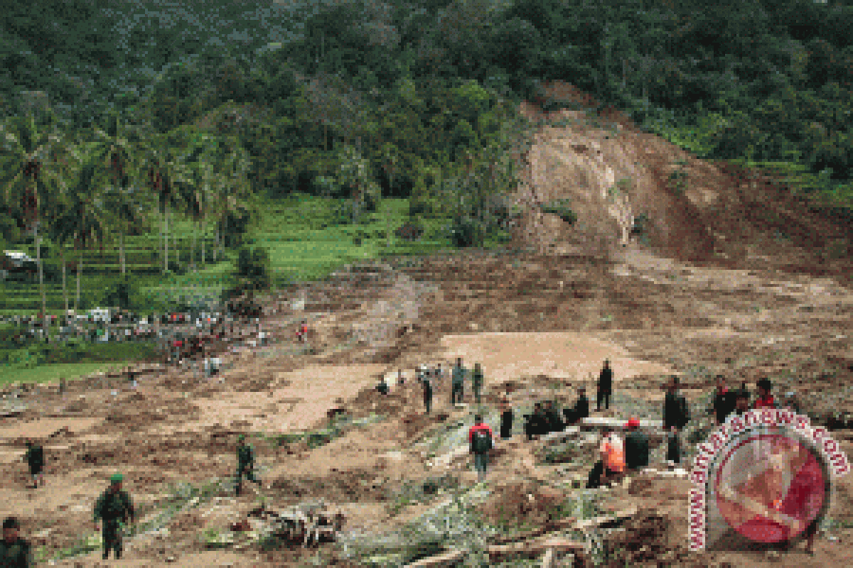 BPBD Agam: Sudah 12 Korban Longsor Ditemukan