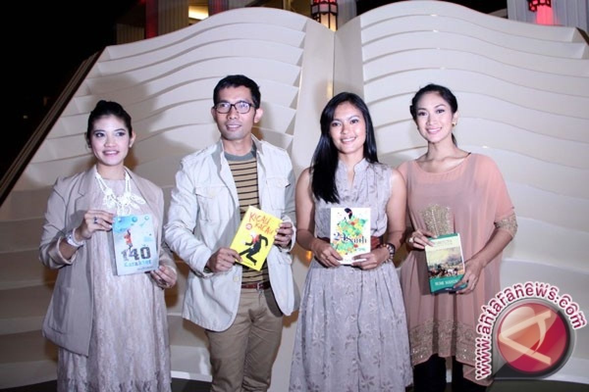  Fira Basuki berbagi tips menulis novel